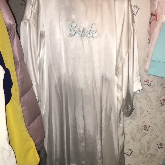 Brides Robe - Picture 1 of 5
